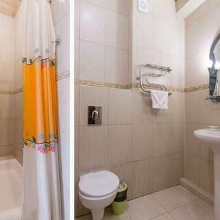 Отель Мелодия гор Красная Поляна Улучшенный 3-местный 1-комнатный (1 двуспальная и 1 односпальная кровати)-2