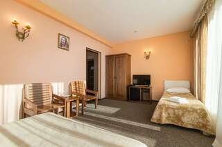 Отель Мелодия гор Красная Поляна Улучшенный трехместный номер-7