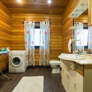 Отель Мелодия гор Красная Поляна Коттедж 5-местный (1 двуспальная и 3 односпальные кровати)-3