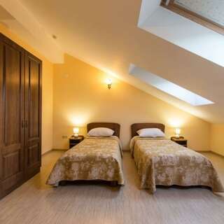 Отель Мелодия гор Красная Поляна Апартаменты 5-местный 3-комнатный-1