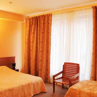 Отель Мелодия гор Красная Поляна Улучшенный 3-местный 1-комнатный (1 двуспальная и 1 односпальная кровати)-5