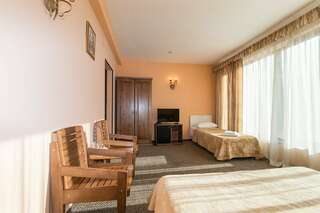 Отель Мелодия гор Красная Поляна Улучшенный трехместный номер-2